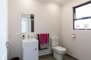 Stay at The Point - Harbour Heading Hideaway