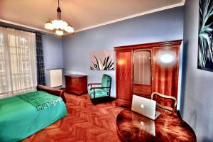Fine Art Luxury Stay in the Old Town absolute center