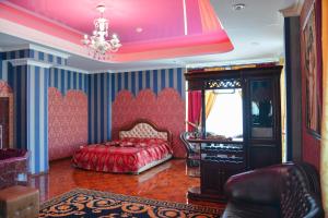 Suite with Hot Tub room in Malibu Hotel