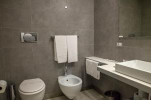 Triple Room with Balcony room in Lungotevere Suite