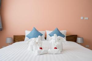 Sunset Lagoon | Villa Rihanna 2