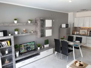 Casa Las Flores with heated pool, only 490 meters to the beach, balcony, wifi