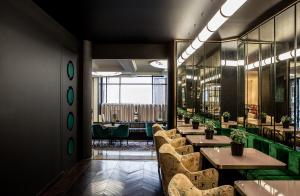 Hotels Hotel du Rond-point des Champs-Elysees - Esprit de France : photos des chambres
