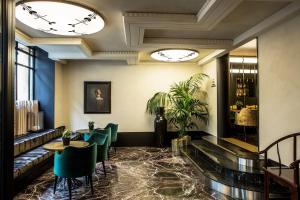 Hotels Hotel du Rond-point des Champs-Elysees - Esprit de France : photos des chambres