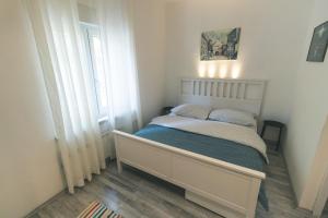 Newly adapted Studio 88 with free parking