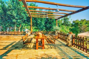 Tsagarada House