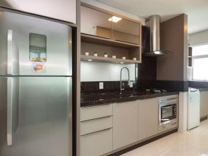 Aluguel Apartamento 3 suítes 80m do mar BombasSC