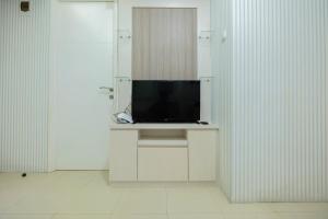 Comfy 2BR Bassura City Apartment near Bassura Mall By Travelio