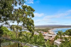 Luxury on the Hill, Noosa Heads
