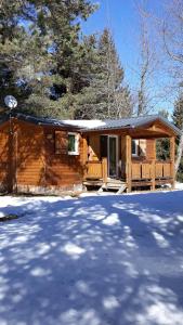 Chalet et mobil homes dans la montagne au Camping les Sapins
