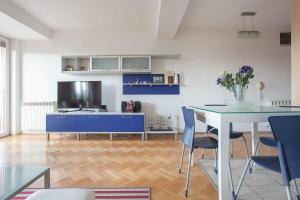RED APARTMENT