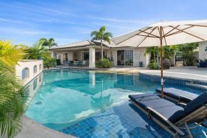 Four-Bedroom Apartment room in Kona Bubbles