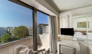 Deluxe Acropolis View room in Njv Athens Plaza