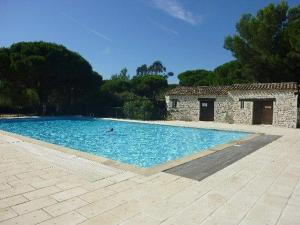 GASSPON Domaine de Font Mourier avec piscine et tennis