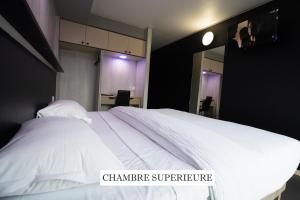 Hotels Hotel La Rocade : photos des chambres