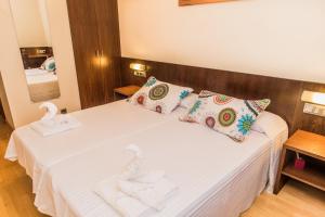 Twin Room room in Hostal Nirvana