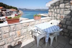 One-Bedroom Apartment with Terrace and Sea View room in Apartments by the sea Mali Iz (Iz) - 6163