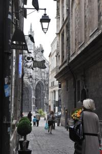 Hotels Hotel De La Cathedrale : photos des chambres