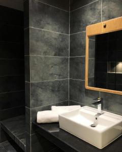 Khe Suites Le Lai Apartment - Self Check-in with Lockbox