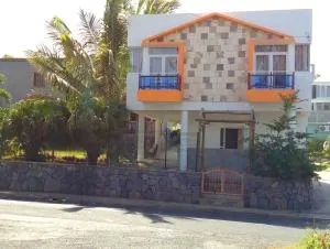 Chez Clenya Guesthouse - La Ferme