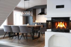 Three-Bedroom House room in Solsiden Brygge Rorbuer