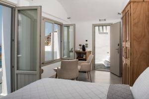 Superior Villa with Caldera View
