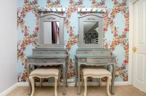 Little Paris - Parking - by Brighton Holiday Lets