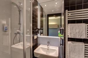 Double Room for Single Use room in MEININGER Hotel Berlin Airport