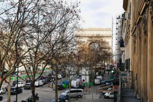 B&B / Chambres d'hotes Suite junior avec balcon et vue sur Arc de Triomphe : photos des chambres