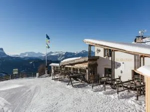 Rifugio Graziani Hütte - 布拉伊埃斯