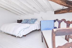 Comfort Triple Room with Shower room in La Tudanca