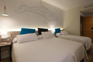 Triple Room room in Hotel Mediterraneo Valencia