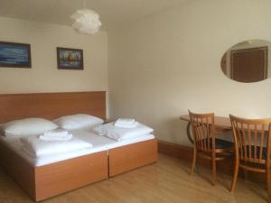 Double Room with Shared Bathroom room in Gallery Hotel SIS