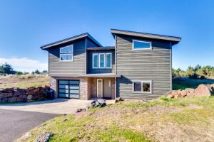 Four Bedroom House room in Crescent Vue