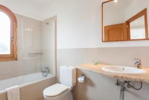 Two-Bedroom Apartment room in APARTAMENTO EL ROJO