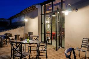Hotels Les Cabanes Dans Les Bois Logis Hotel : photos des chambres