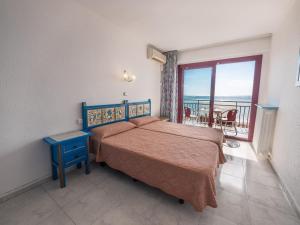 Double Room with sea views room in Checkin Garbí