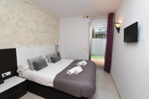 DIFFERENTFLATS Paradise Village Families