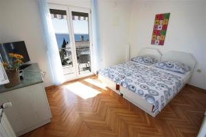One-Bedroom Apartment in Crikvenica I