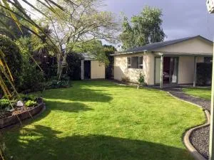 Cosy, Central Greytown Sleepout - Carterton