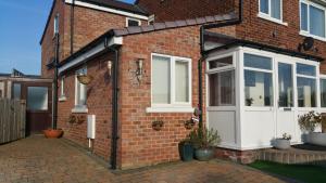 cosy annex close to leeds airport