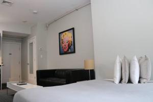 Stylish Studio on Newbury St, THIS IS BOSTON! #12