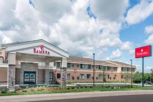 Ramada by Wyndham Minneapolis Golden Valley - Crystal