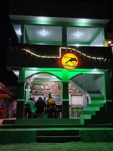 Queen of Isle Cottages and Restaurant