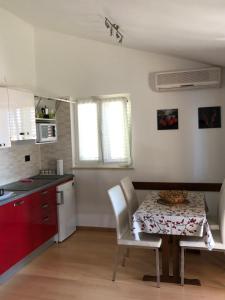 Rosso Apartment 400 m from Beach, Comfortable Stay & Free Parking