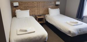Standard Twin Room room in Waterloo Cross Devon by Marston's Inns