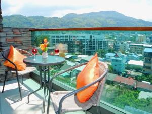 Emerald Terrace: Trendy sea view studio in Patong !