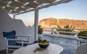 Agia Kyriaki Studios Milos Greece