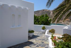 Agia Kyriaki Studios Milos Greece