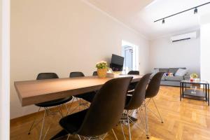 TONIS "Aquaman" 4BD Apartment in Athens!